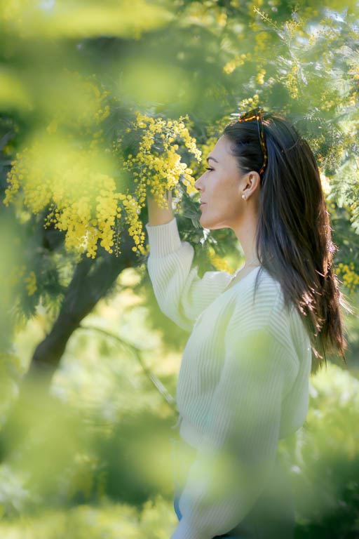 Séance photo portrait extérieur nature mimosas